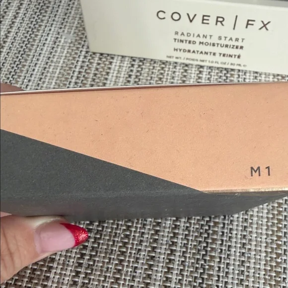 COVER FX 2 Foundations- cream and liquid-& illuminating moisturizer SOLD OUT - Picture 3 of 10